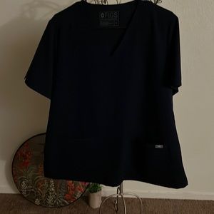 Women’s figs casma top XL